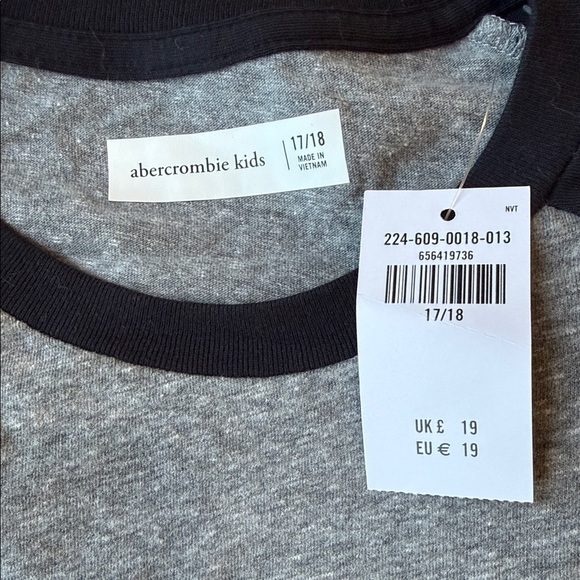 Abercrombie & Fitch Heather Gray and Black Crewneck - Picture 2 of 3